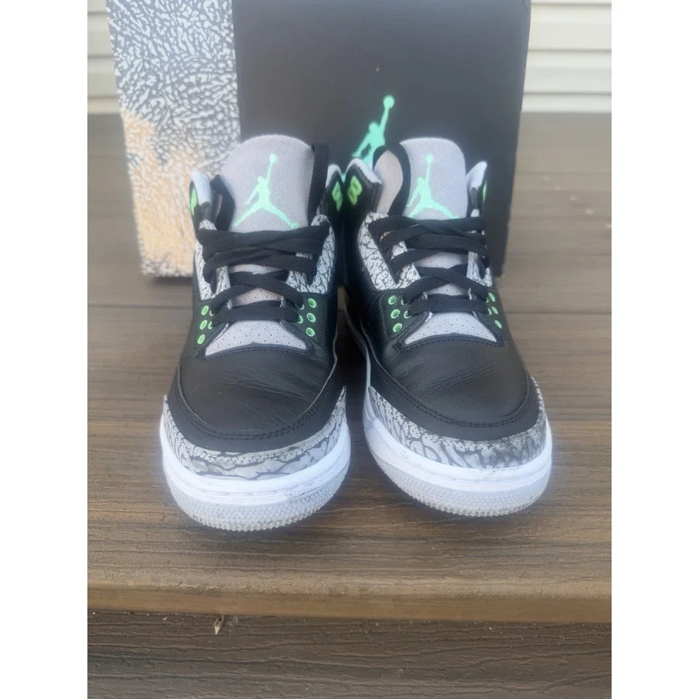 Nike Air Jordan 3 Retro Green Glow Size 7